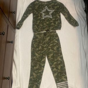 Girls army print set